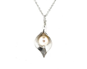 Silver calla lily pendant necklace with freshwater pearl, floral bridal jewellery, June birthstone