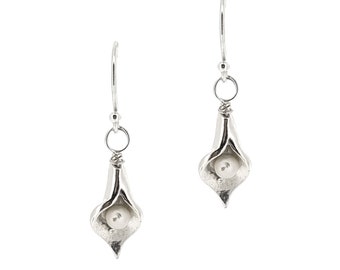 Silver calla lily earrings with pearls, Bridal wedding jewellery, dangly earrings