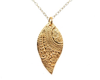 Yellow gold vermeil silver leaf shaped pendant necklace.