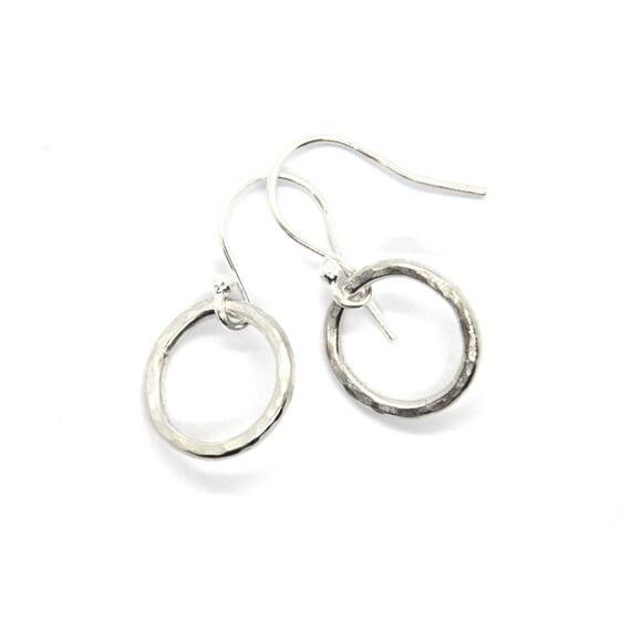 Silver hammered circle dangle earrings. Open circle earrings. silver drop earrings. Simple circle earrings. Gift for her.