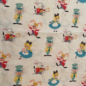 Alice im Wunderland Baumwollstoff Fat Quarter ca. 18 "x 21", Disney-Stoff, Mad Hatter-Stoff, Quilting Stoff, Alice Stoff