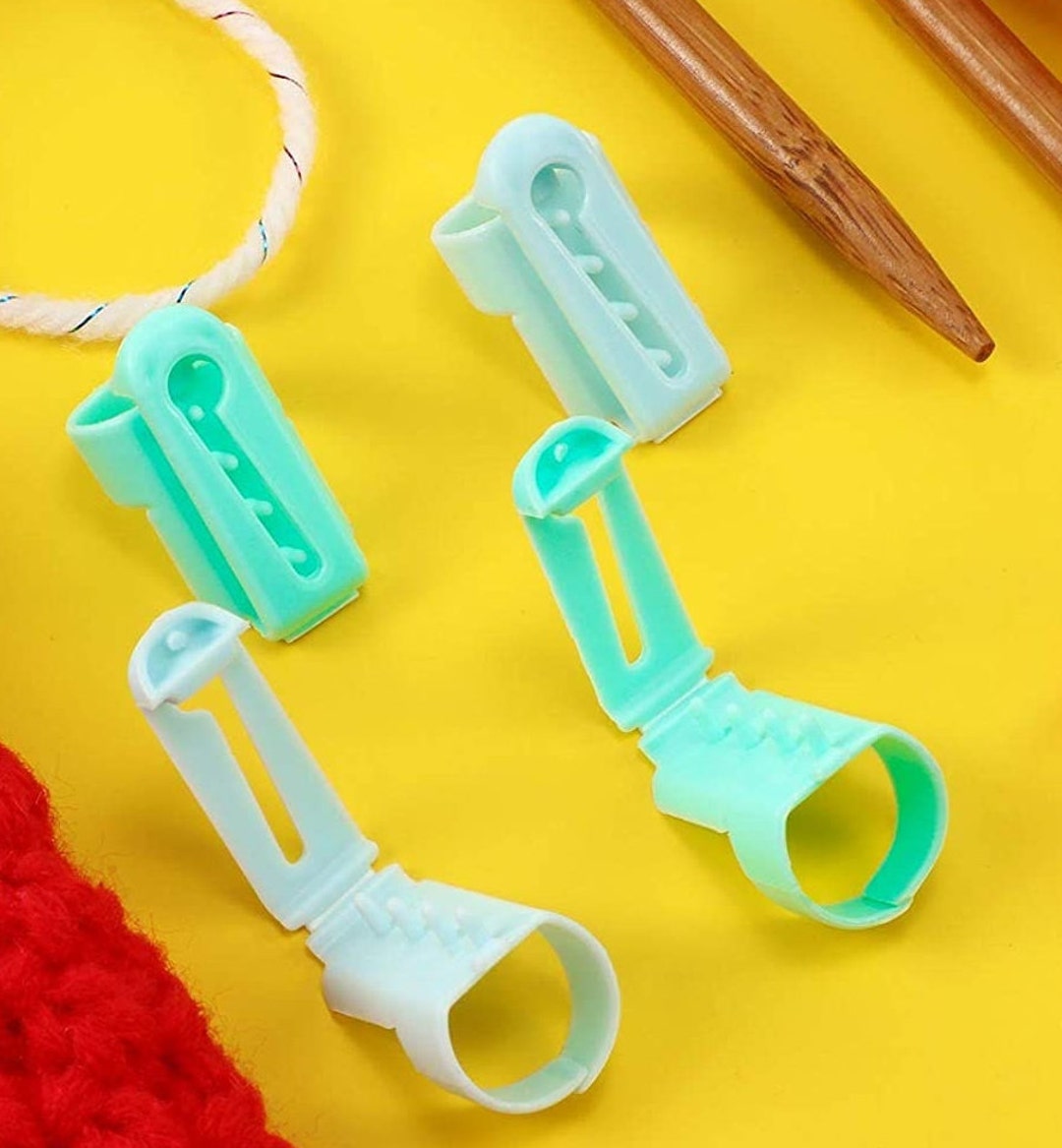  Yarn Guide Finger Holder Knitting Thimble Tool Plastic Yarn  Guide Separated Yarns Tools for Crochet Knitting Crafts Accessories (Green,  Blue, Yellow, Pink, 4 Pieces)