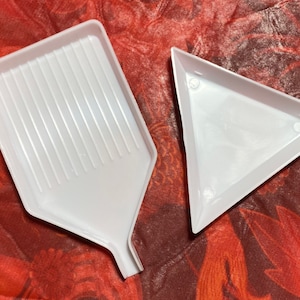 Diamond Art Tray or Triangle Tray, White Plastic Sorting Tray for Rhinestones, Beads, Charms, Crafts tools, Diamond Painting Tools