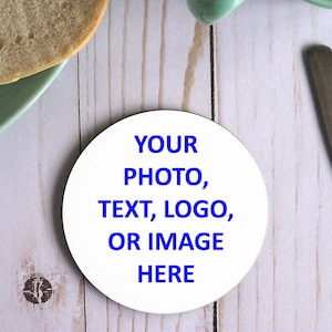 Posavasos circulares de corcho duro personalizados. Crea tus propios posavasos redondos personalizados con foto y cita. Posavasos de marca únicos con logotipo.