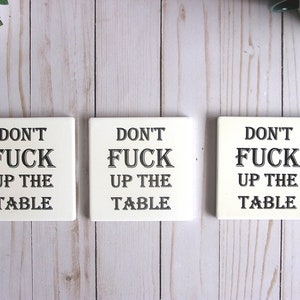 Grappige stenen onderzetter set van 3, gepersonaliseerde cadeaus met humor voor volwassenen met godslastering, vloekwoorden, op maat gemaakt housewarmingcadeau