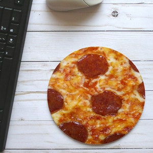 Pepperoni Pizza Mouse Pad Gift For Pizza Lover,Funny Pizza Foodie Gifts Under 15 Dollars,Unique Desk Accessories,Funny Mousepad Pizza Gifts