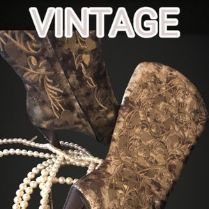 Vintage 90&#39;s Electra &quot;Chichi Girl&quot; Gold Pointed Leather Boots.