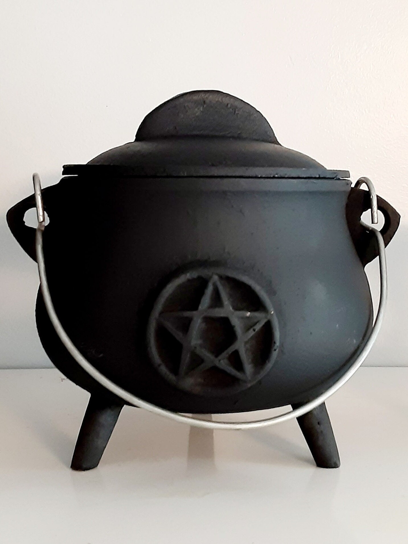 Witches Cauldron Decoration1917 2 Bill Value - ng35k7l