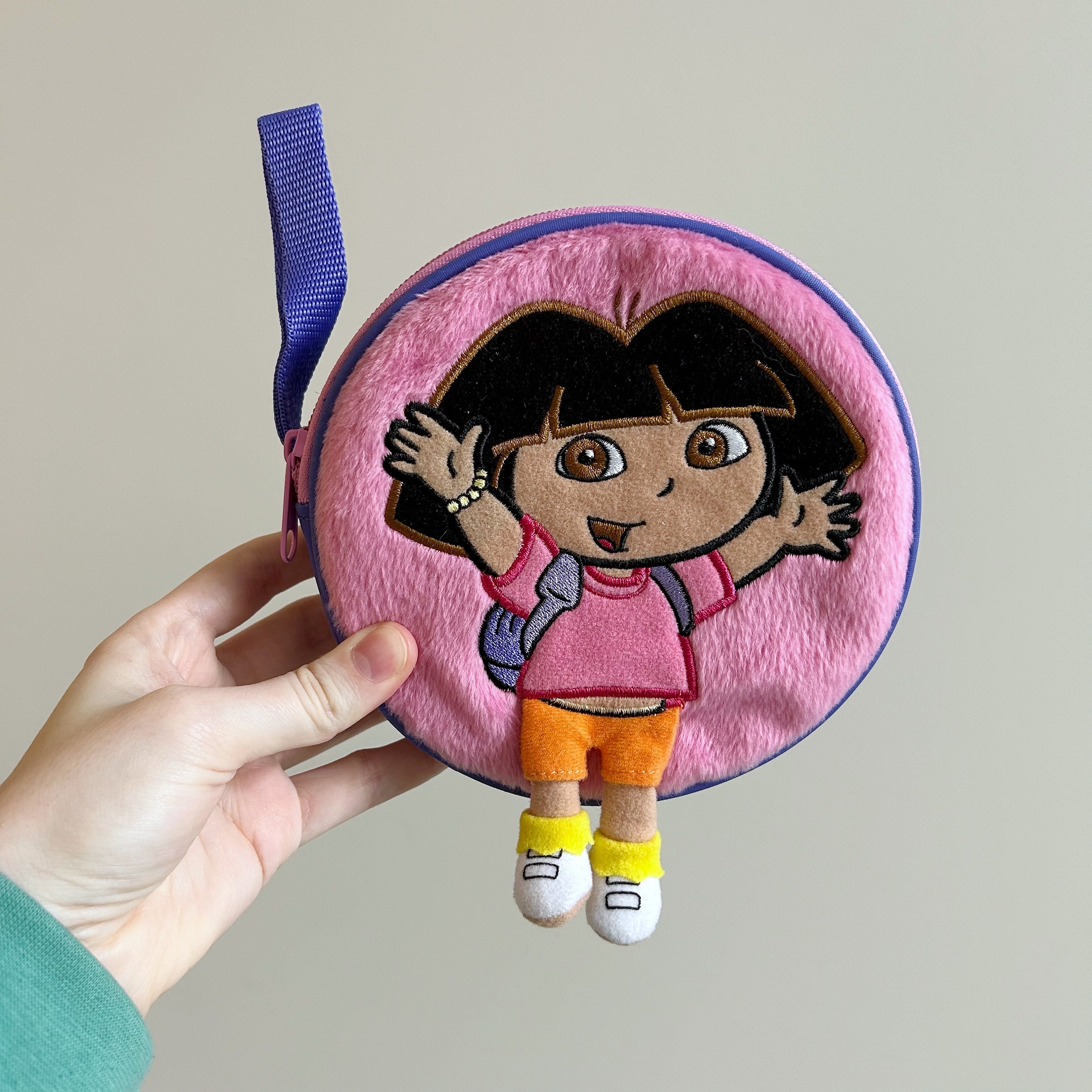 DORA 雑貨　dora ジュエリーケース　など Amazon.com: Dora the Explorer All Over Print ID Holder LANYARD