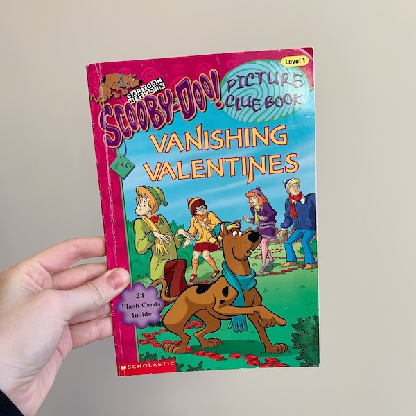 2001 Scooby Doo Valentine’s Day Picture Clue Book vintage