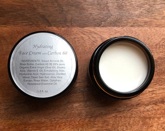 Crema facial hidratante con Carbono 60. Crema antiedad con ácido hialurónico y protección contra los radicales libres, extracto de aloe vera y agua de rosas.