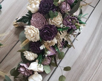 Plum cascading bouquet | plum wisteria and quartz wedding flowers | bridal bouquet