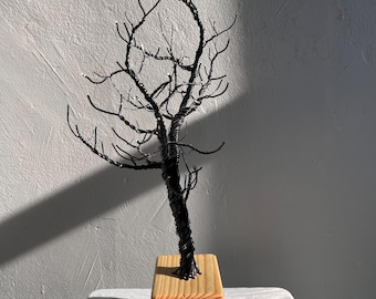 Escultura de árbol de alambre