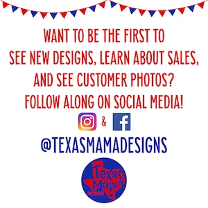 Puede incluir: Un gr&aacute;fico blanco con banderines rojos y azules en la parte superior. El texto dice "&iquest;Quieres ser el primero en ver los nuevos dise&ntilde;os, enterarte de las ventas y ver las fotos de los clientes? &iexcl;Sigue nuestras redes sociales!" con iconos de Instagram y Facebook. El texto "@TexasMamaDesigns" est&aacute; debajo de los iconos. Un c&iacute;rculo azul con un coraz&oacute;n blanco y el texto "Texas Mama Designs" est&aacute; en la parte inferior.