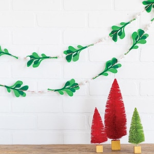 Mistletoe Felt Banner, Christmas Garland, Mantle Decor, Felt Mistletoe Banner, Gift for Sister