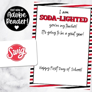 Puede incluir: Tarjeta blanca con bordes rojos y negros y texto que dice "I am SODA-LIGHTED you're my teacher! It's going to be a great year!" y "Happy First Day of School!". Incluye una tarjeta de regalo.