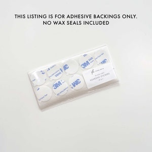 Peut inclure: Un sac en plastique transparent contenant 40 autocollants adh&eacute;sifs double face ronds et blancs. Les autocollants sont &eacute;tiquet&eacute;s "3M 9448 Double Sided Tape" et "FIONA ARIA Double Sided ADHESIVE STICKERS 40 px".
