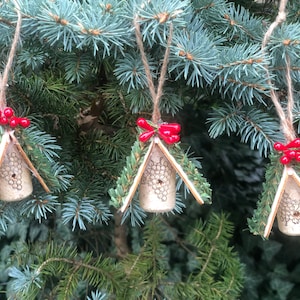 Wine cork birdhouse ornaments, wine corks, bird houses, rustic Christmas