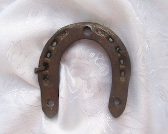 Vintage Rusted Metal Horseshoe: Authentic Farmhouse Decor