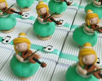 Violinist musicians favor boxes