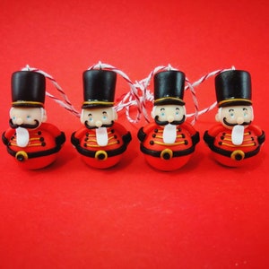 Box of 4 mini Christmas subjects to hang image 2