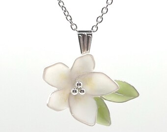 White Flower Necklace with Green Leaves | Handmade Wire Resin | Silver Necklace