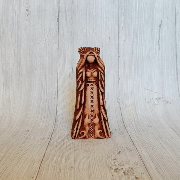 Freya little Statue Freyia or Freja ( Vanadís,Frigg ). This figurine that will fit in the palm of your hand. She is love, beauty, freedom