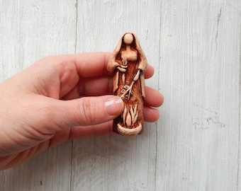 Hestia statue / small figurine of the goddess Hestia/ Made of clay / handmade