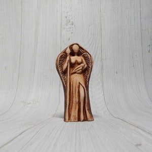 Statue de Morrigan de petite taille / Peut vivre sur l&#39;autel de la maison. Et la taille le rend facile à transporter dans un sac