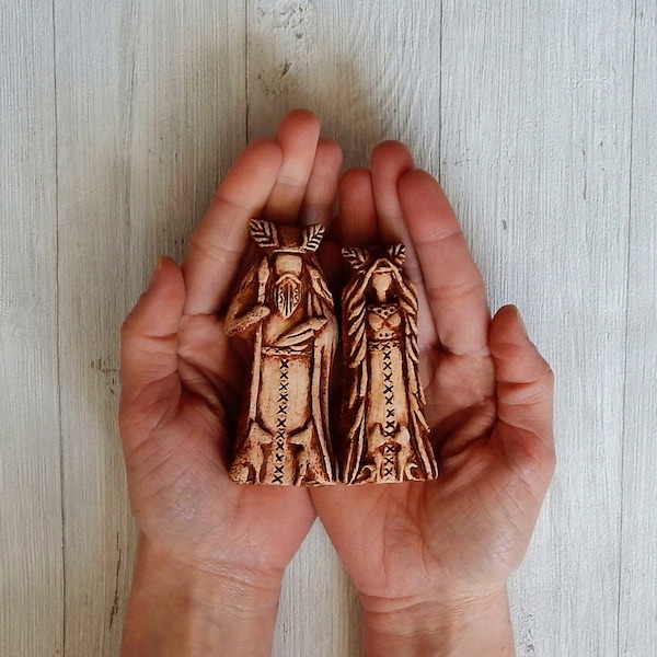 Freya und Odin Statue / Odin und Freya Figuren sind aus natürlichem Ton / Kleine Skulpturen von Freya und Odin liegen leicht in der Hand