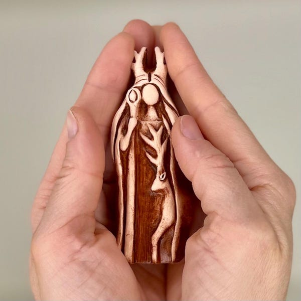 Elen of the Ways statue Goddess / small figurine from clay
