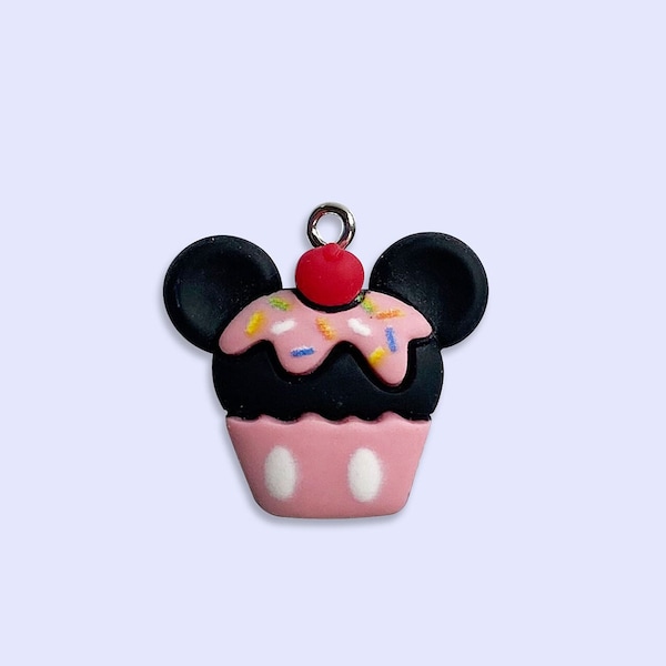 2pc ou 10pc Vanilla Cupcake Charm - Strawberry Charm - Cupcake Necklace - Cupcake Bracelet - Kids Charm - Charm Bracelet - Kawaii Charm