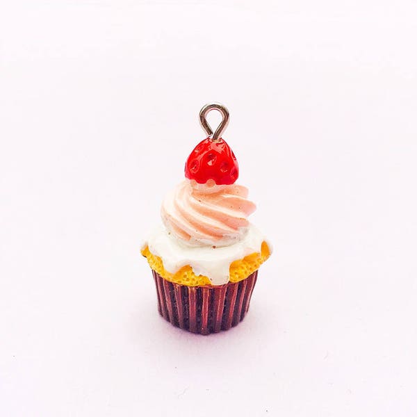 2pc ou 10pc Vanilla Cupcake Charm - Strawberry Charm - Cupcake Necklace - Cupcake Bracelet - Kids Charm - Charm Bracelet - Kawaii Charm