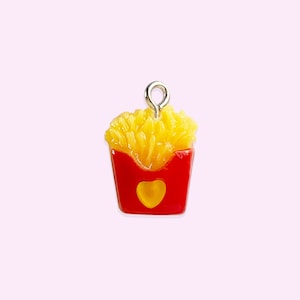 2pz o 10pz Ciondolo a forma di cuore con patatine fritte - Ciondolo fast food - Ciondolo kawaii - Ciondolo patatine fritte prima dei ragazzi - Ciondolo hamburger - Ciondolo cibo spazzatura