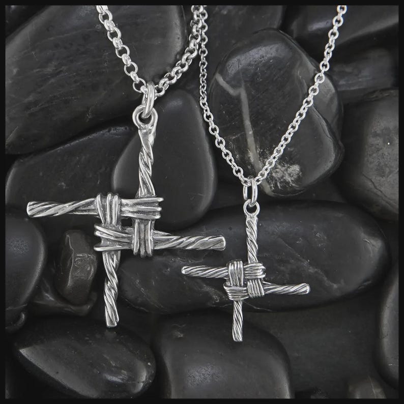 Cruz de Santa Brígida en plata de ley, 2 tamaños disponibles imagen 3
