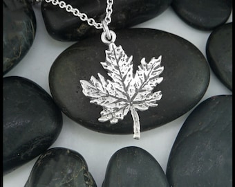 Grand pendentif feuille d'érable en argent