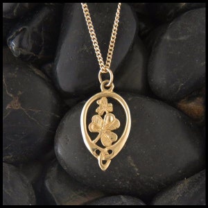 Shamrock Pendant in 14K Gold