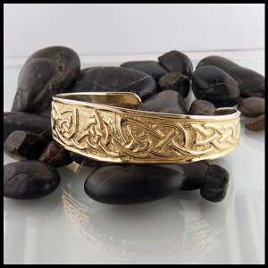 Celtic Trinity Knot Bracelet in 14K Gold