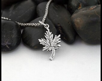 Petit pendentif feuille d'érable en argent