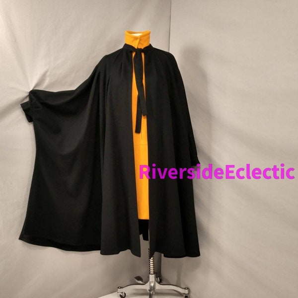 Vintage Black Wool Cape Woman's One Size Detailed Shoulders Long and Full Streetwear Cosplay or Costume