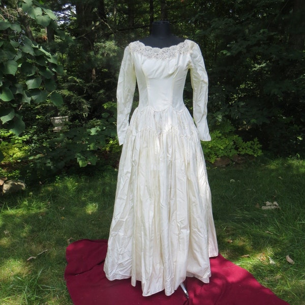 Antique Wedding Gown Gorgeous Taffeta & Lace Ecru Ivory  White sz  2 4  XS Bride w repair