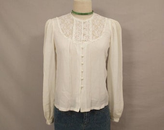 Gunne Sax Jessica's Gunnies Feminine Cream Color 80's Vintage Victorian Edwardian Style Blouse Lace Trim & Gathered Sleeves High Scoop Neck