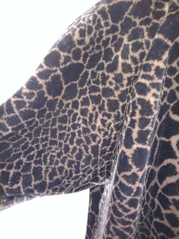 Vintage 80s Giraffe Faux Fur Coat Short Full Cut … - image 5