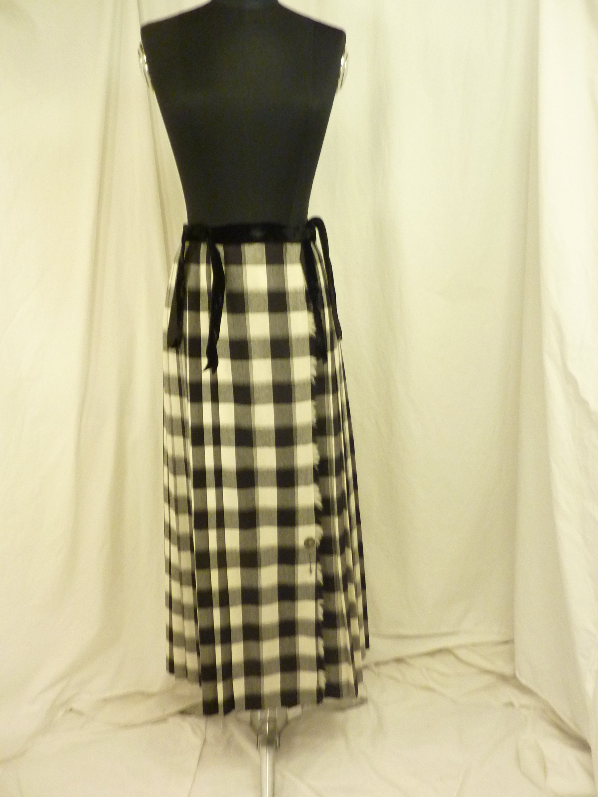 Black White Plaid Wool Wrap Skirt Vintage 80 s Long Pleated With Velvet Waist Ties Small Cullane USA Made Floor Length Etsy UK
