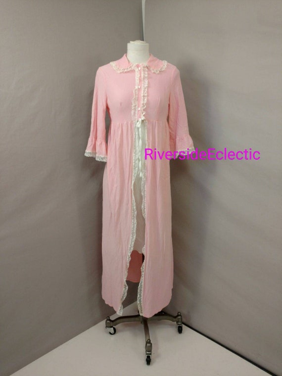 60's Pink Robe Feminine Vintage Sixties Made in U… - image 1