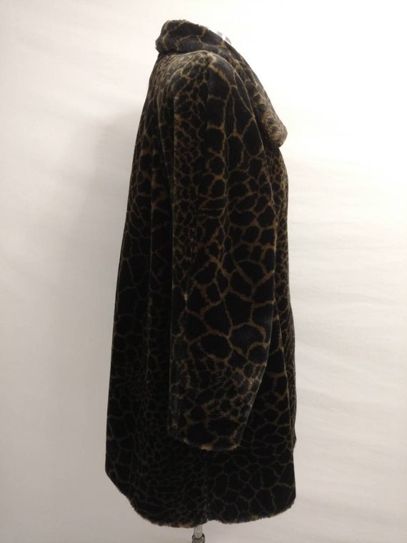 Vintage 80s Giraffe Faux Fur Coat Short Full Cut … - image 3