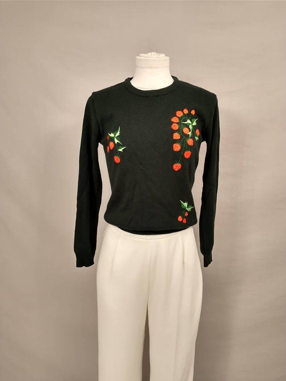 Strawberries 1970's Vintage Sweater Embroidered Ra
