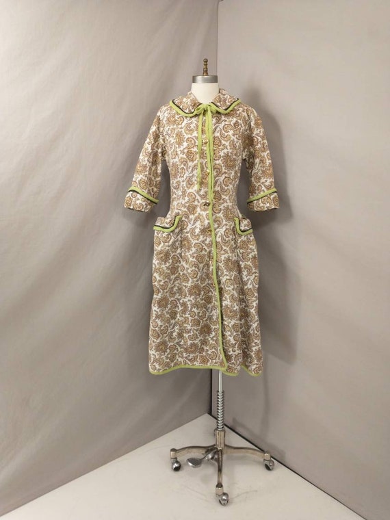 40's Vintage Robe Cotton Quilted Housecoat Fitted… - image 1