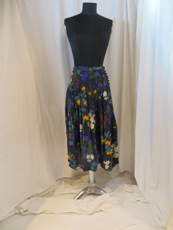 Vintage Silk Berries & Flowers Long Skirt 80's Maxi M 10 Albert Nipon Dark Navy Colorful Print Vintage Silk Berries & Flowers Long Skirt 80's Maxi M 10 Albert Nipon Dark Navy Colorful Print