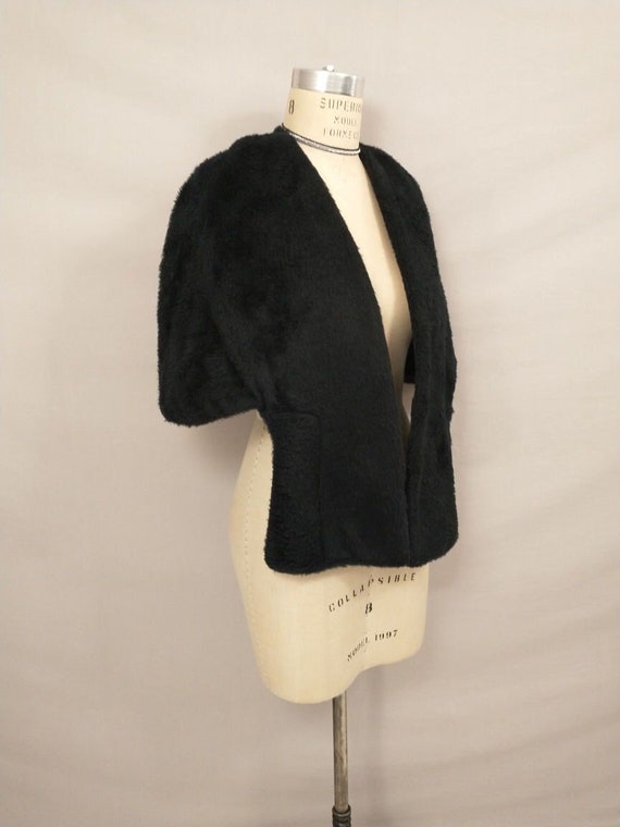 Short Vintage 70s Faux Fur Cape Black Capelet Wom… - image 1